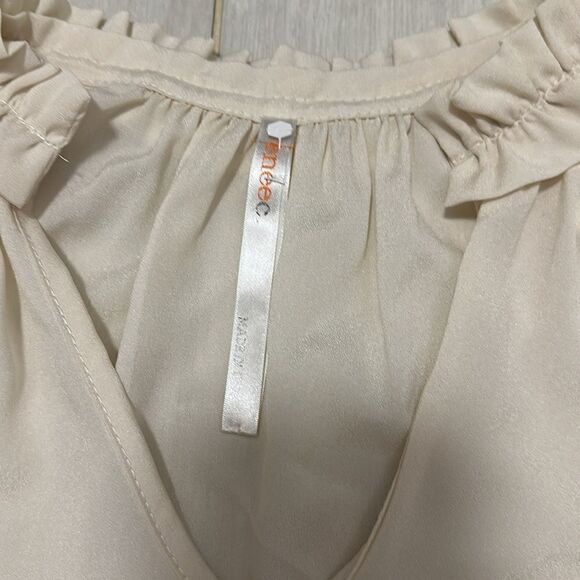 Reneec cream blouse small - Picture 2 of 4